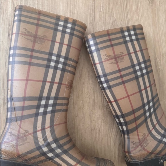 Burberry Beige and Black Checkered Boots - Picture 3 of 5